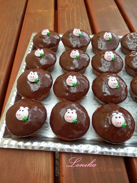 čokoládové muffiny s prasátkem