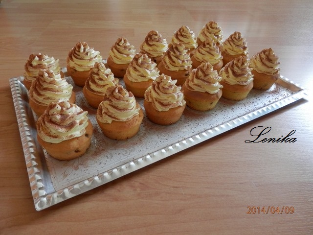party muffiny s rozinkami a likérovým krémem